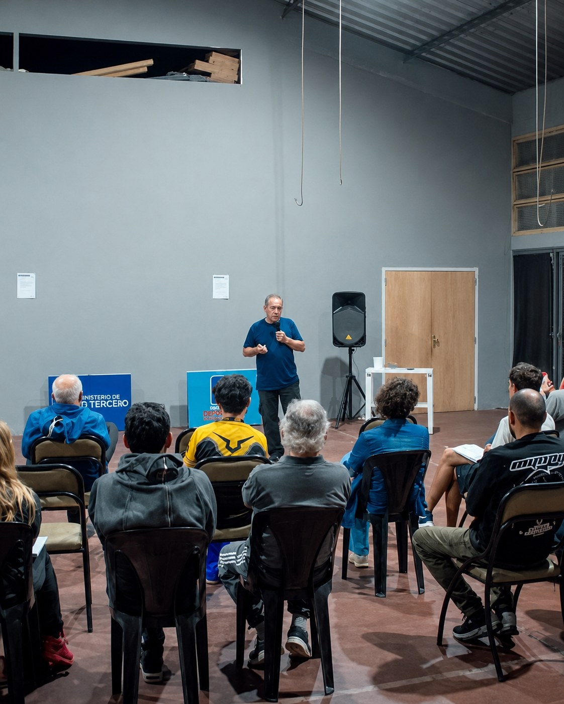 Charla de coaching deportivo con público sentado